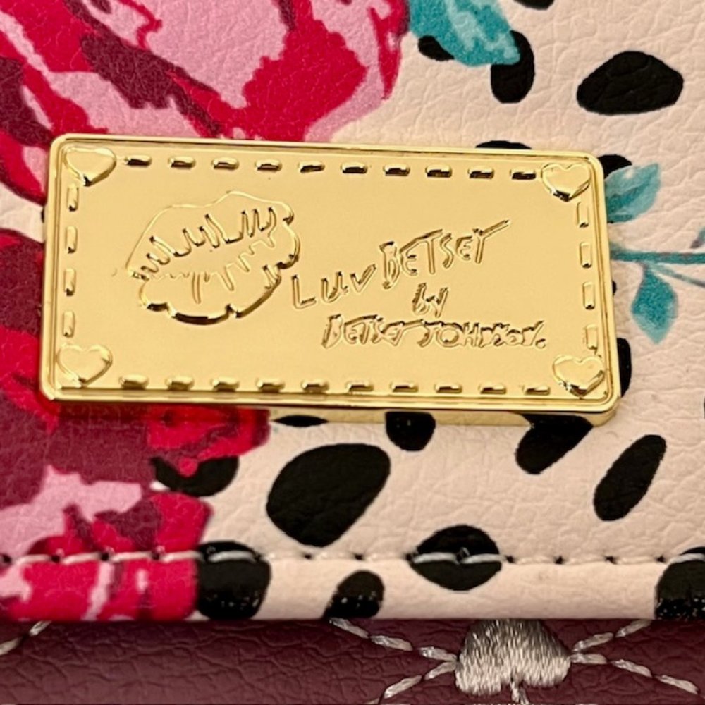 Betsey Johnson Quilted/Roses/Luv Betsey Small Crossbody Bag - Picture 5 of 9